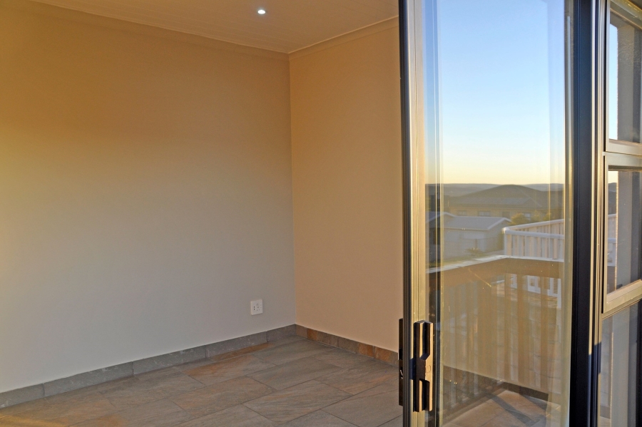 5 Bedroom Property for Sale in Reebok Western Cape